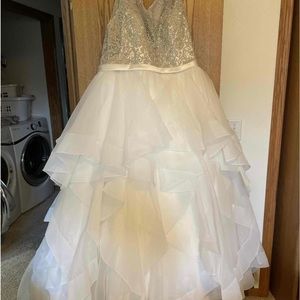 Wedding dress